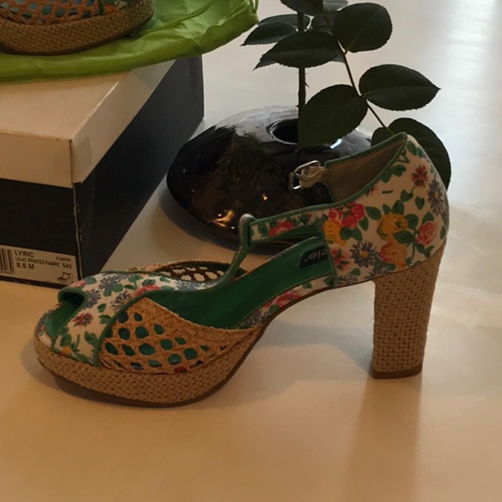 Adorable floral summer Sandler